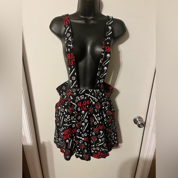 Hot Topic Her Universe Stranger Things Hellfire Club Suspender Skirt Sz Large - Picture 2 of 9